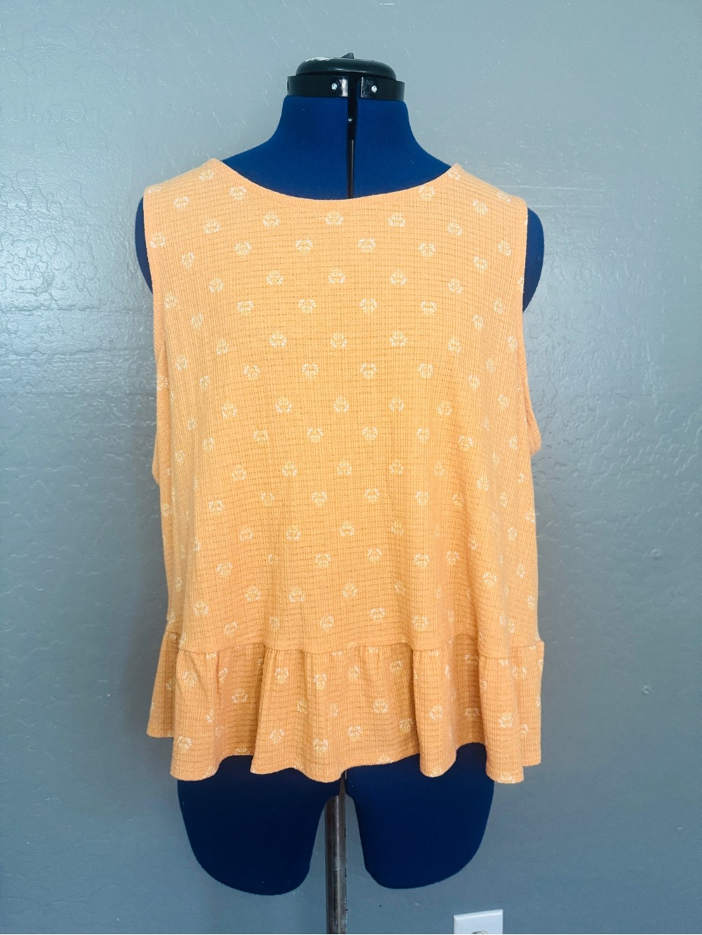 torrid Peach Floral Textured Peplum Tank